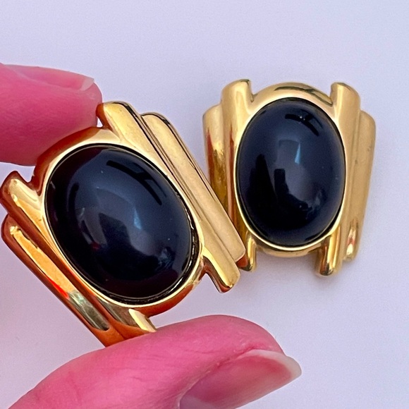 Vintage 60’s CROWN TRIFARI Gold Tone Black Enamel Mob Wife Oversized Earrings - Picture 1 of 7